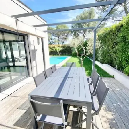 House 4p With Private Pool In Saint-raphaël Holiday home *